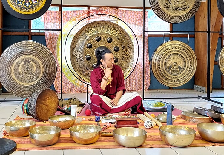 Explorez la Profondeur de Votre Conscience avec les Gongs Tibétains